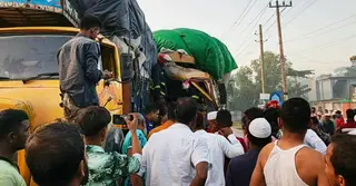 ময়মনসিংহে মালবাহী ট্রাকের পেছনে আরেক ট্রাকের ধাক্কা; নিহত ২